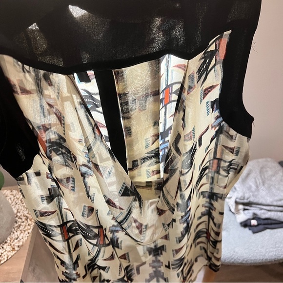 🔥SALE - any 4/$20. Covet Sheer Printed Blouse - Picture 8 of 8